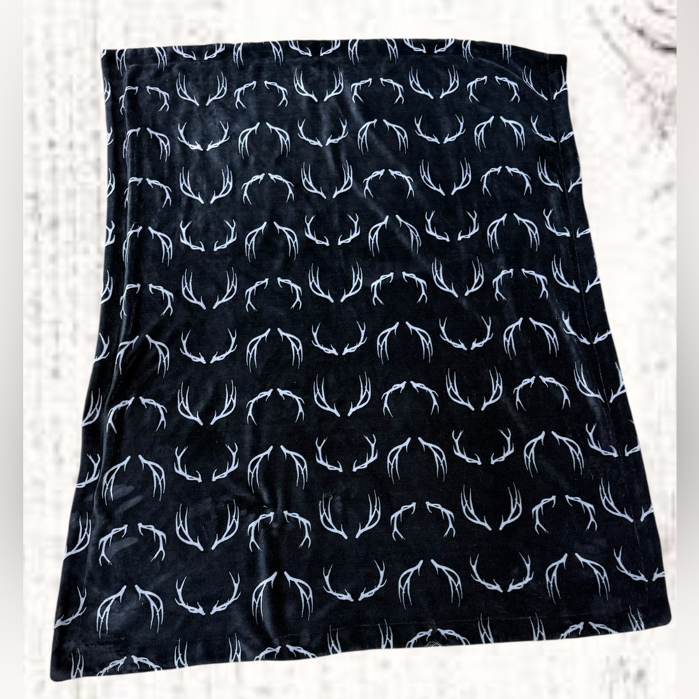 Reversible Deer Buck Throw Blanket | Plaid & Antler Print | Like New - Picture 3 of 3